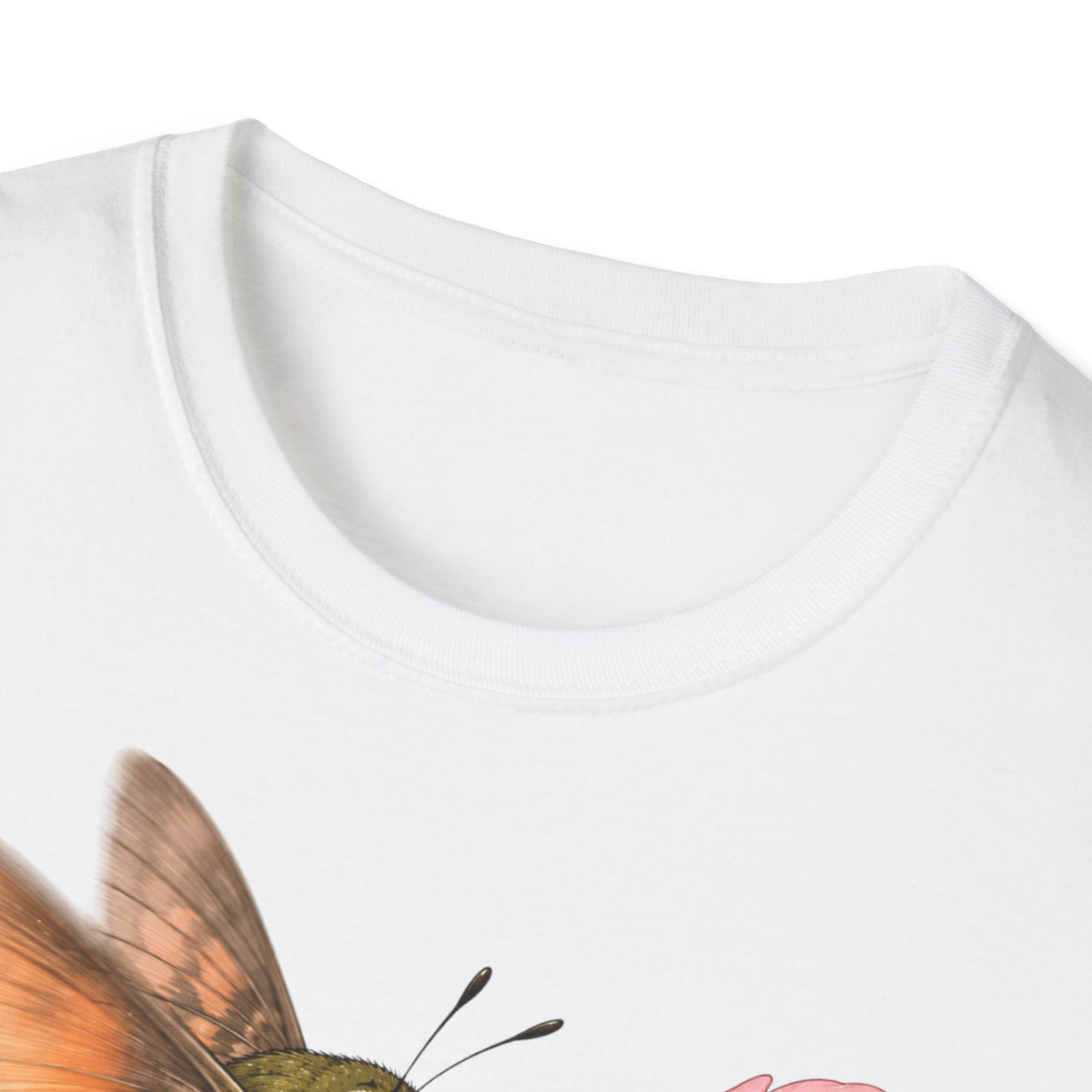 T-shirt fleuri avec colibri et coquelicot — « On me prend pour un colibri, je suis un papillon »