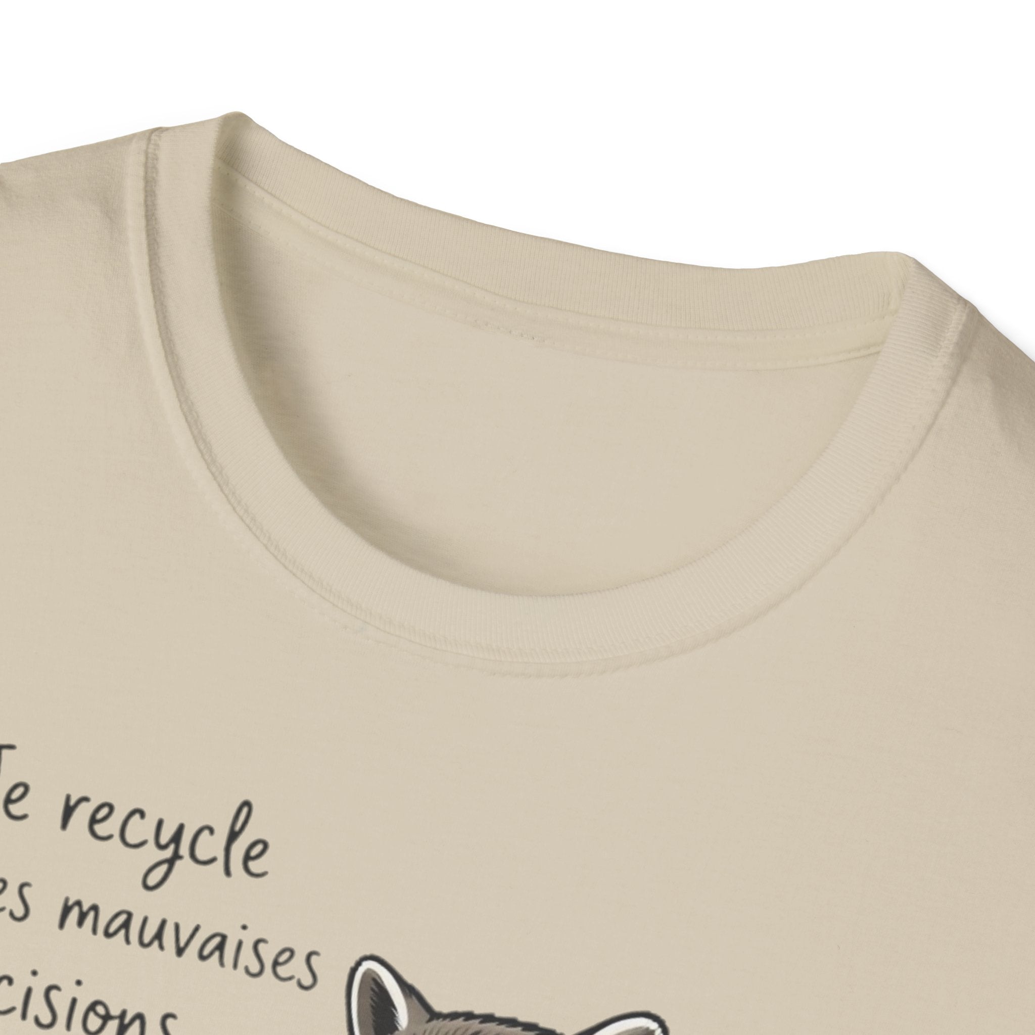 Recycling Raccoon T-Shirt — "Je recycle mes mauvaises décisions" Cute Eco Humor Tee