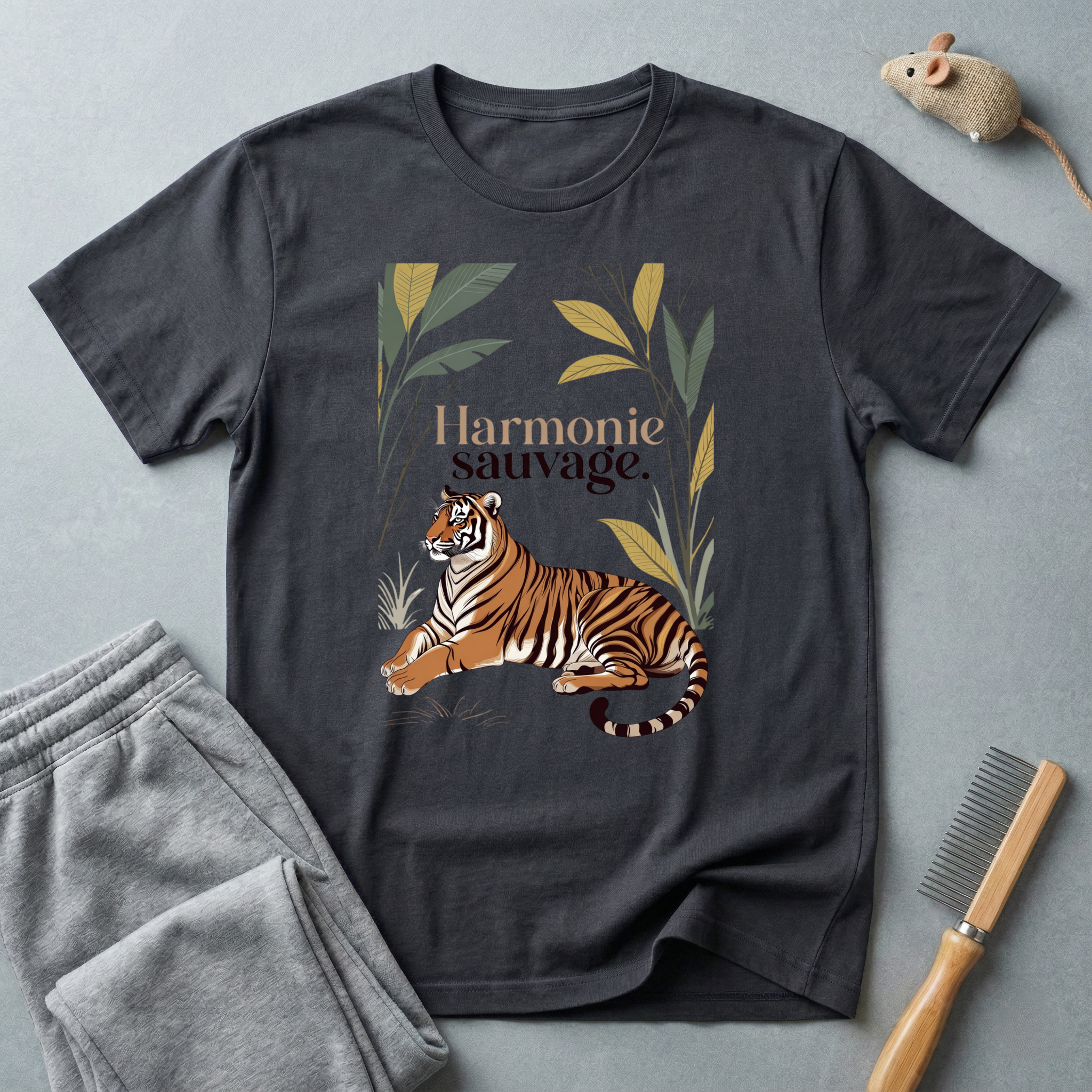T-shirt graphique tigre botanique «Harmonie sauvage»