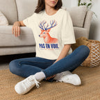 T-shirt illustré avec cerf — « PAS EN VOIE. » — T-shirt graphique vintage avec cerf