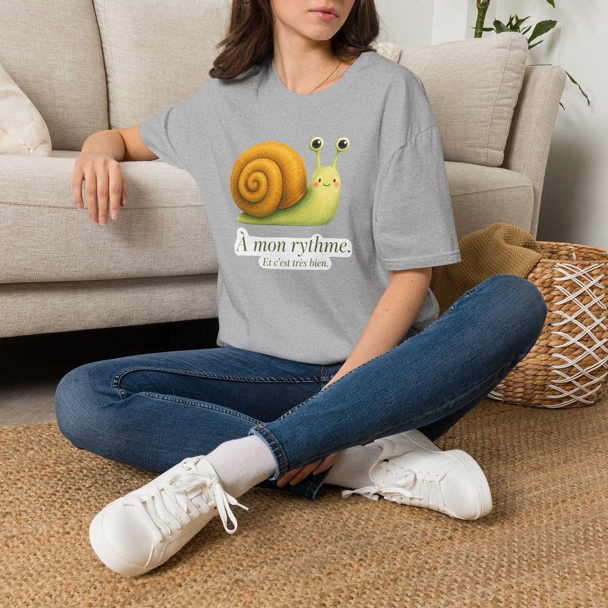 T-shirt illustré avec escargot — « À mon rythme. » — Adorable T-shirt « slow living »