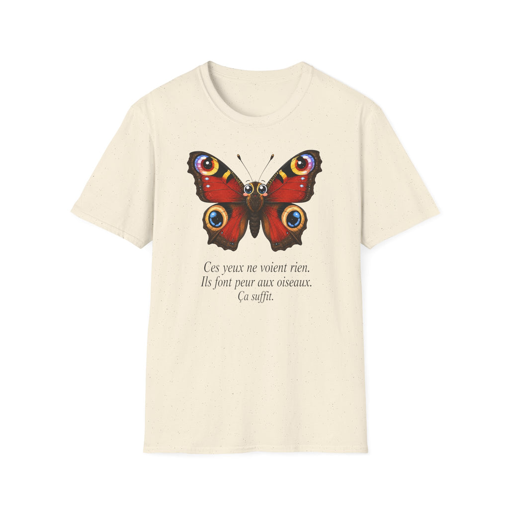 T-shirt illustré avec un papillon — « Ces yeux ne voient rien. Ils font voir ce qu’on soupçonne. Ça suffit. »