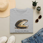 T-shirt — Illustration vintage de moule perlière avec la phrase française « Je peux vivre 200 ans »