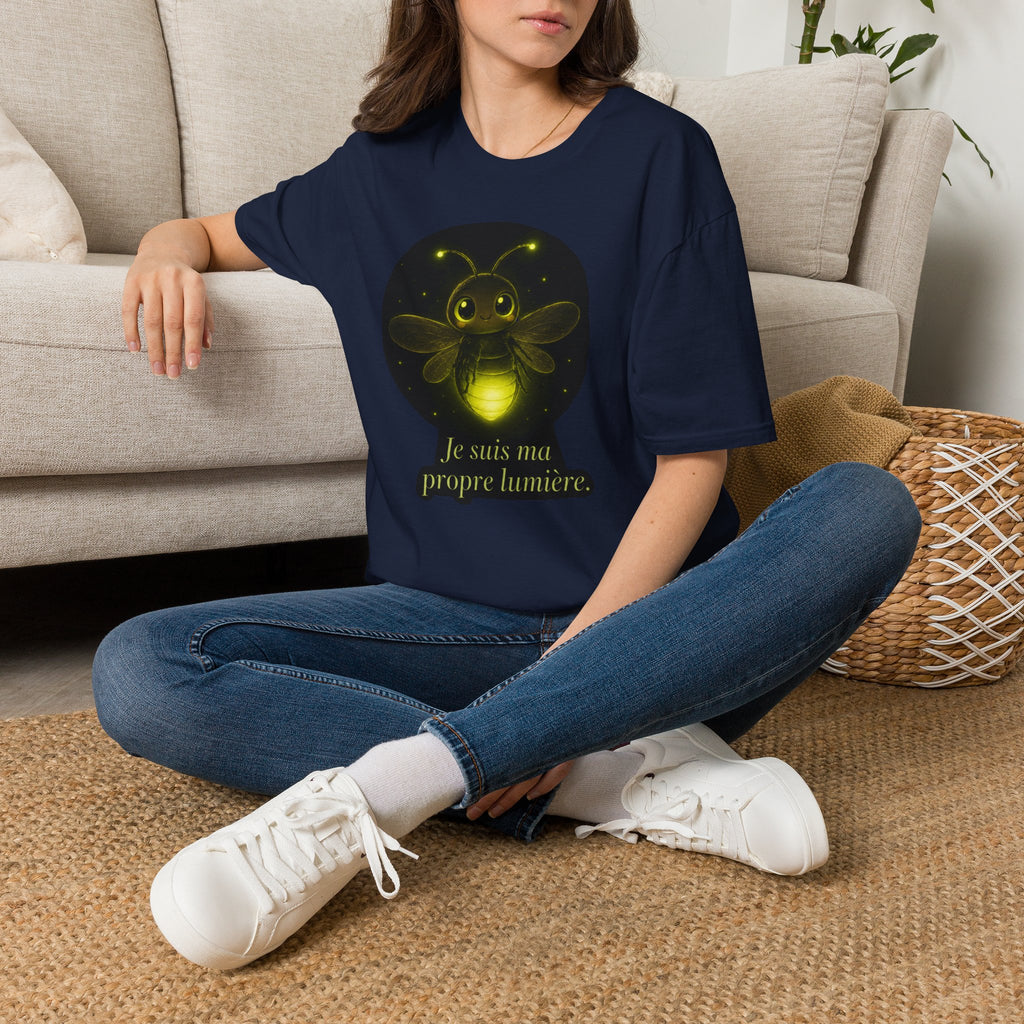 T-shirt Luciole lumineuse — Adorable insecte rayonnant avec inscription « Je suis ma propre lumière »