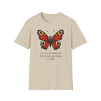 T-shirt illustré avec un papillon — « Ces yeux ne voient rien. Ils font voir ce qu’on soupçonne. Ça suffit. »