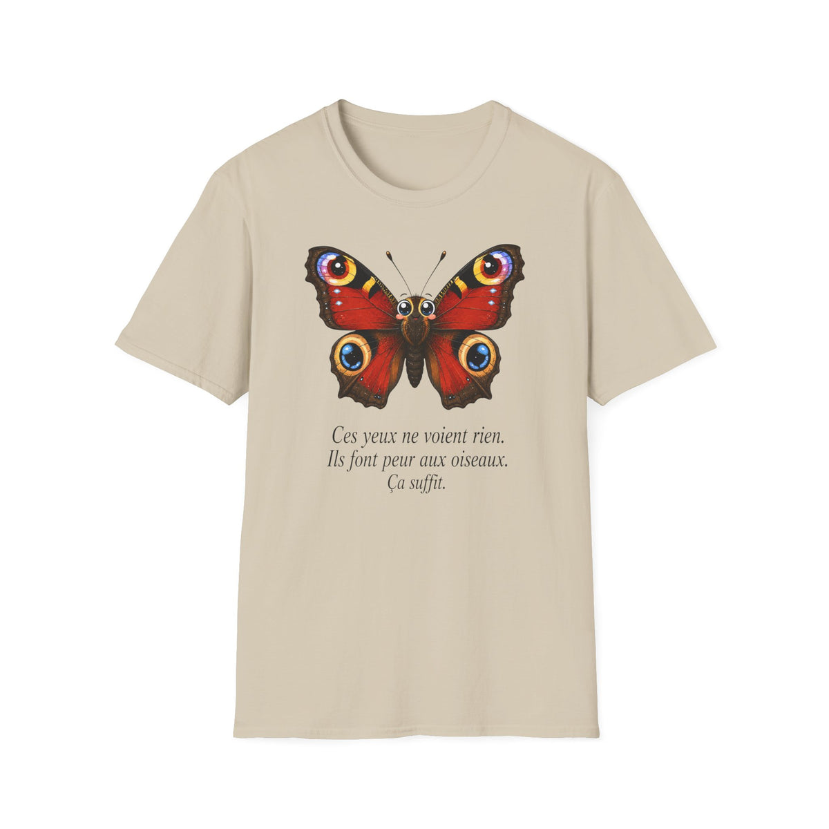 T-shirt illustré avec un papillon — « Ces yeux ne voient rien. Ils font voir ce qu’on soupçonne. Ça suffit. »
