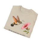 T-shirt fleuri avec colibri et coquelicot — « On me prend pour un colibri, je suis un papillon »