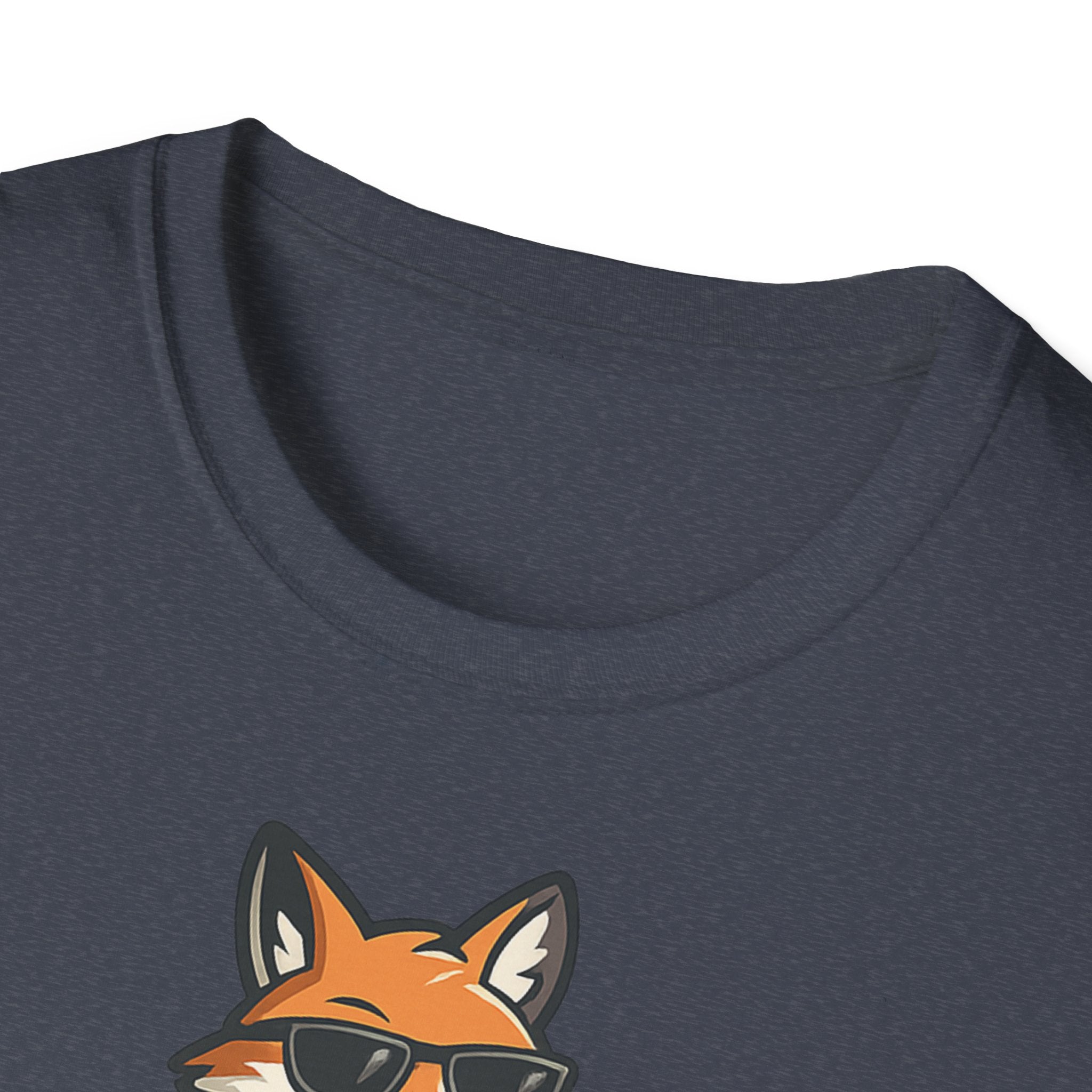 Fox Illustration T-Shirt — "Durable Mais Méfiant" Cute Fox Graphic Tee