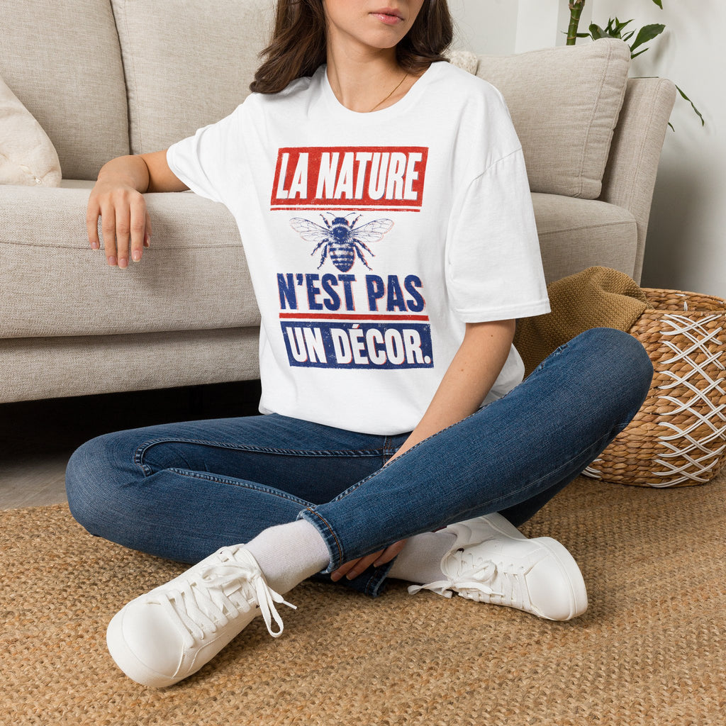T-shirt — « La nature n’est pas un décor » — T-shirt graphique pour la protection des abeilles