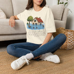 T-shirt « Maison inondée » — Adorable illustration kawaii d’une maison dans les eaux montante