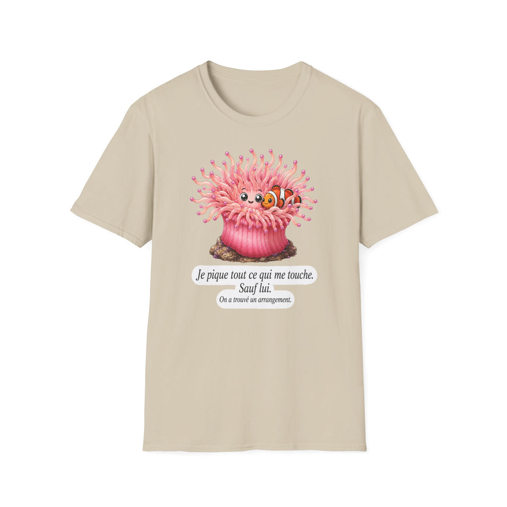 T-shirt créature mignonne Anémone de mer — « Je pique tout ce qui me touche. Sauf lui. »