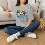 T-shirt « Maison inondée » — Adorable illustration kawaii d’une maison dans les eaux montante