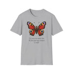 T-shirt illustré avec un papillon — « Ces yeux ne voient rien. Ils font voir ce qu’on soupçonne. Ça suffit. »