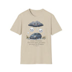 T-shirt — Nuage de pluie mignon avec gouttes de pluie tristes et voiture — Illustration météo drôle et adorable
