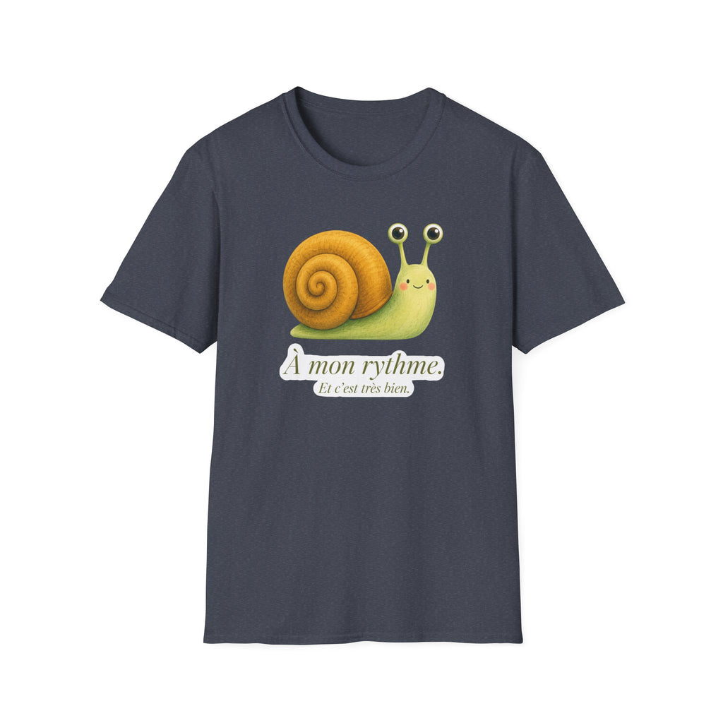 T-shirt illustré avec escargot — « À mon rythme. » — Adorable T-shirt « slow living »