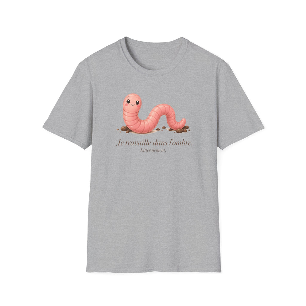 T-shirt avec ver de terre mignon — « Je travaille dans l’ombre »