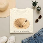 T-shirt — Illustration d’un piège à sable avec « Je creuse un piège parfait »
