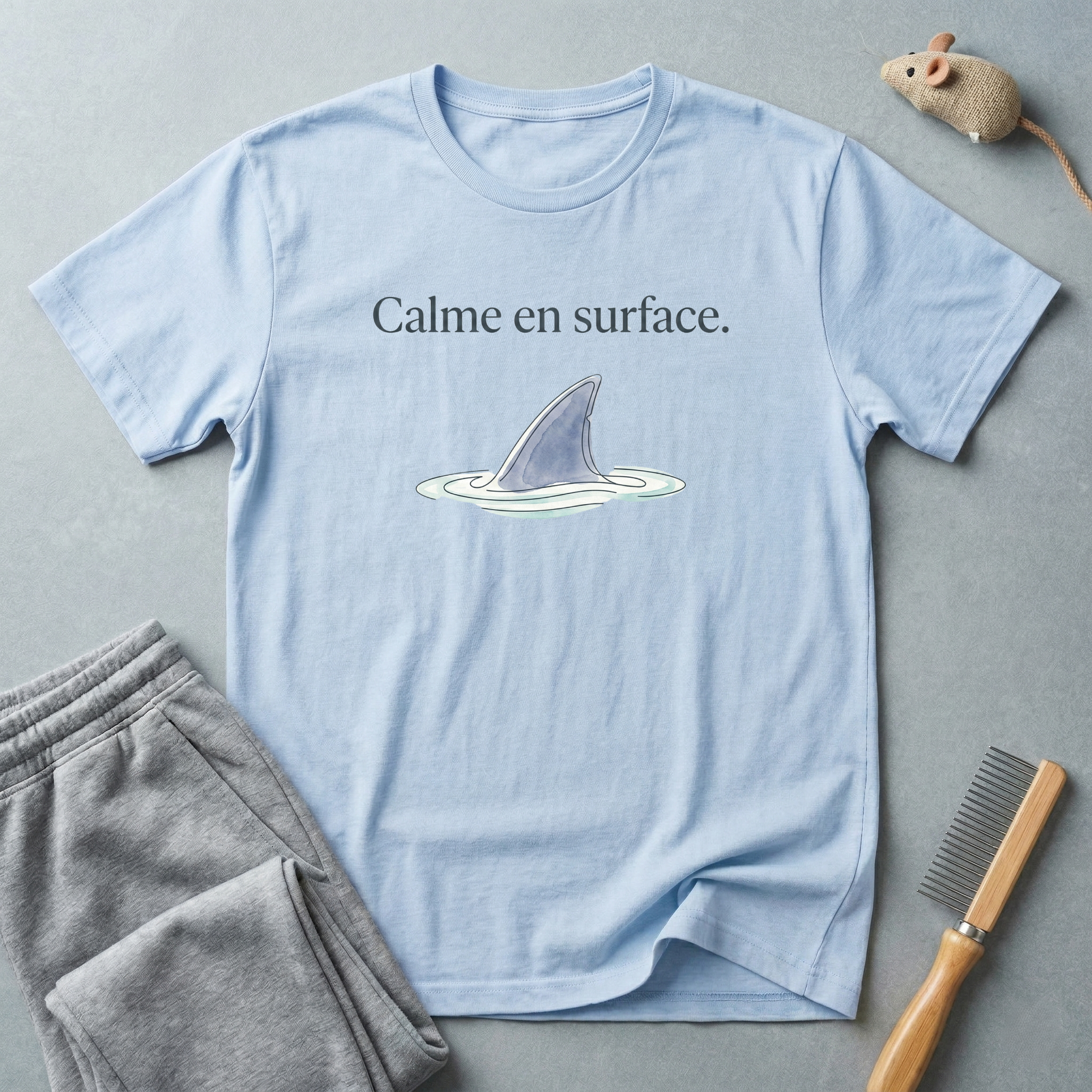 T-shirt Aileron de requin «Calme en surface»