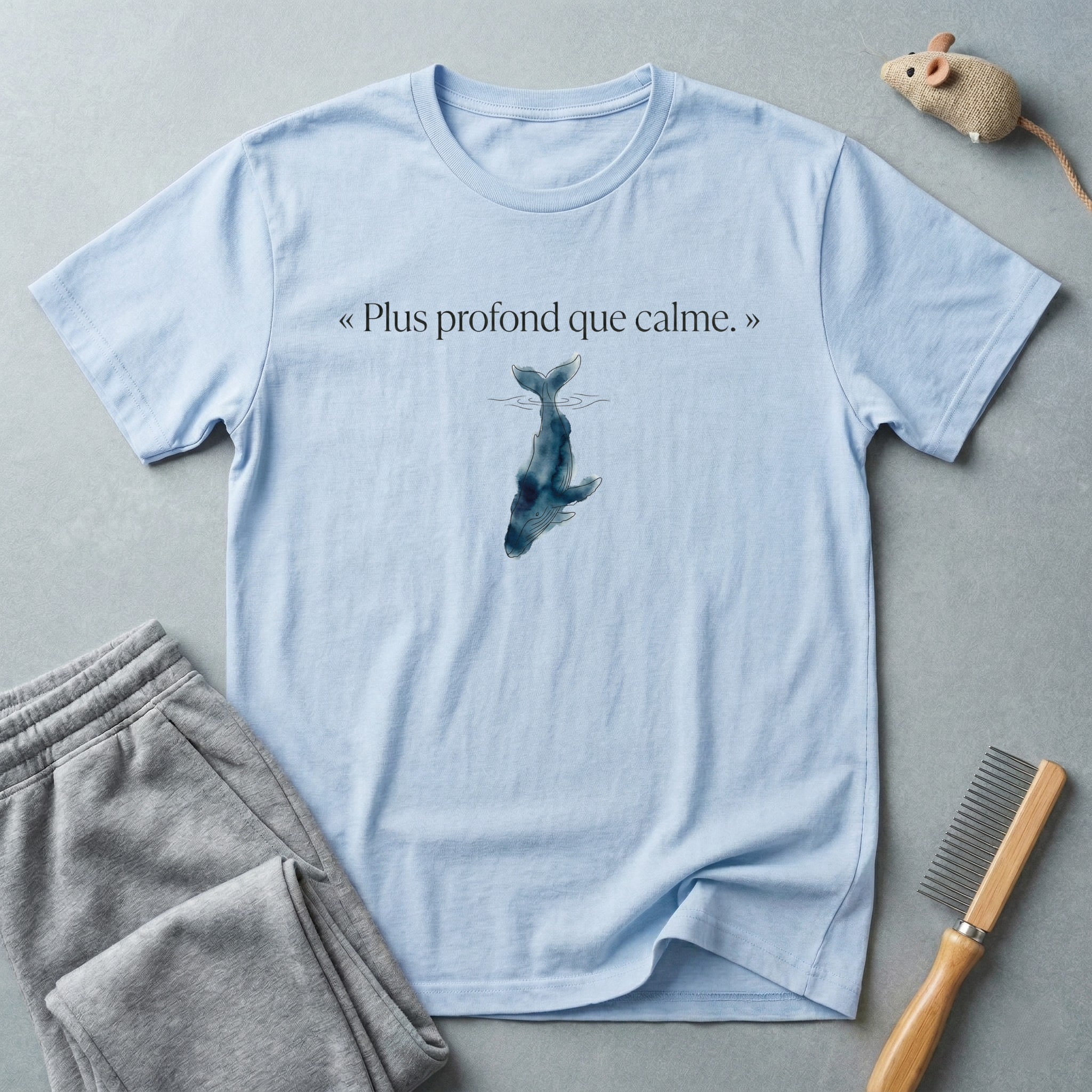 T-shirt baleine «Plus profond que calme» — T-shirt graphique océan
