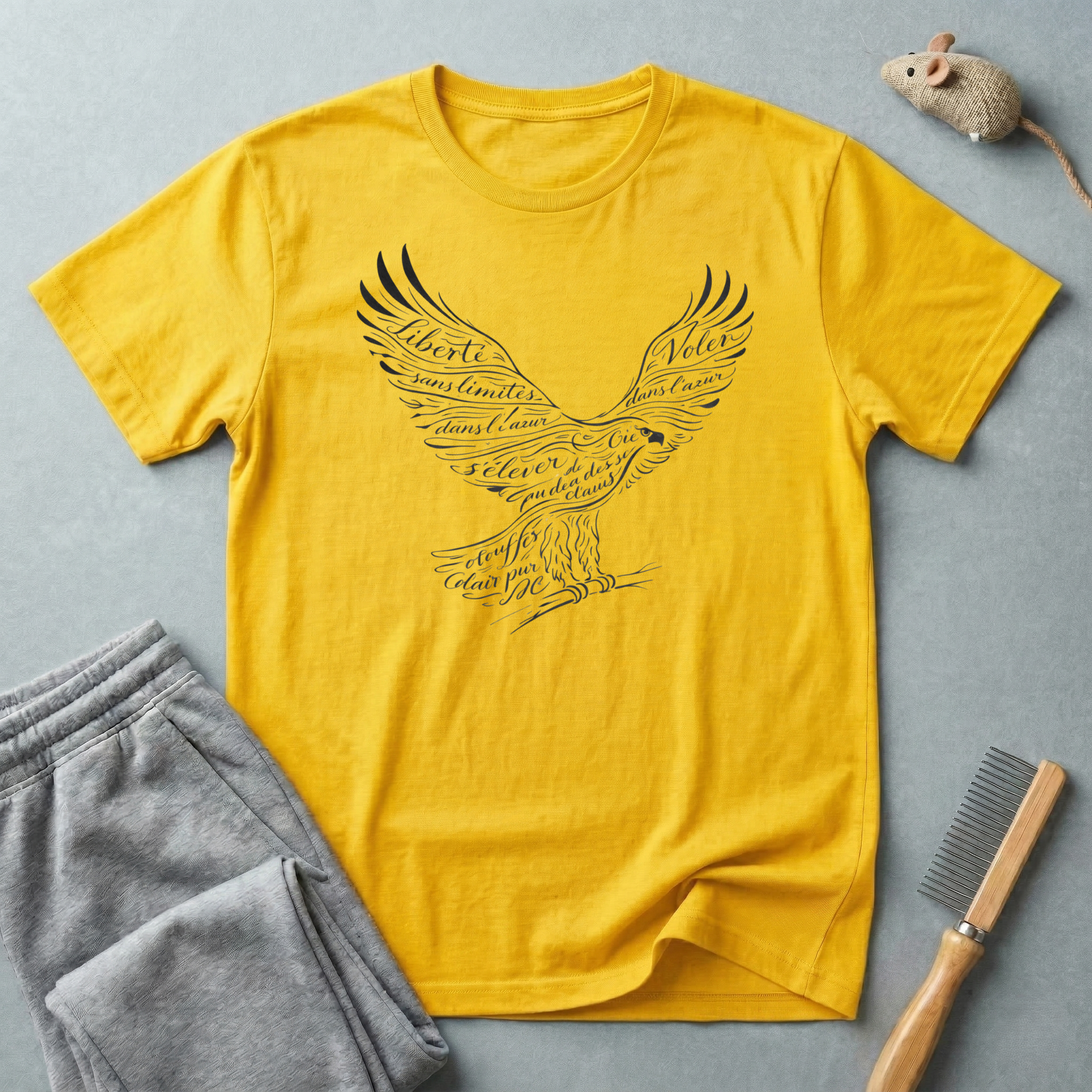 T-shirt Aigle — Aigle patriotique en vol avec design typographique manuscrit
