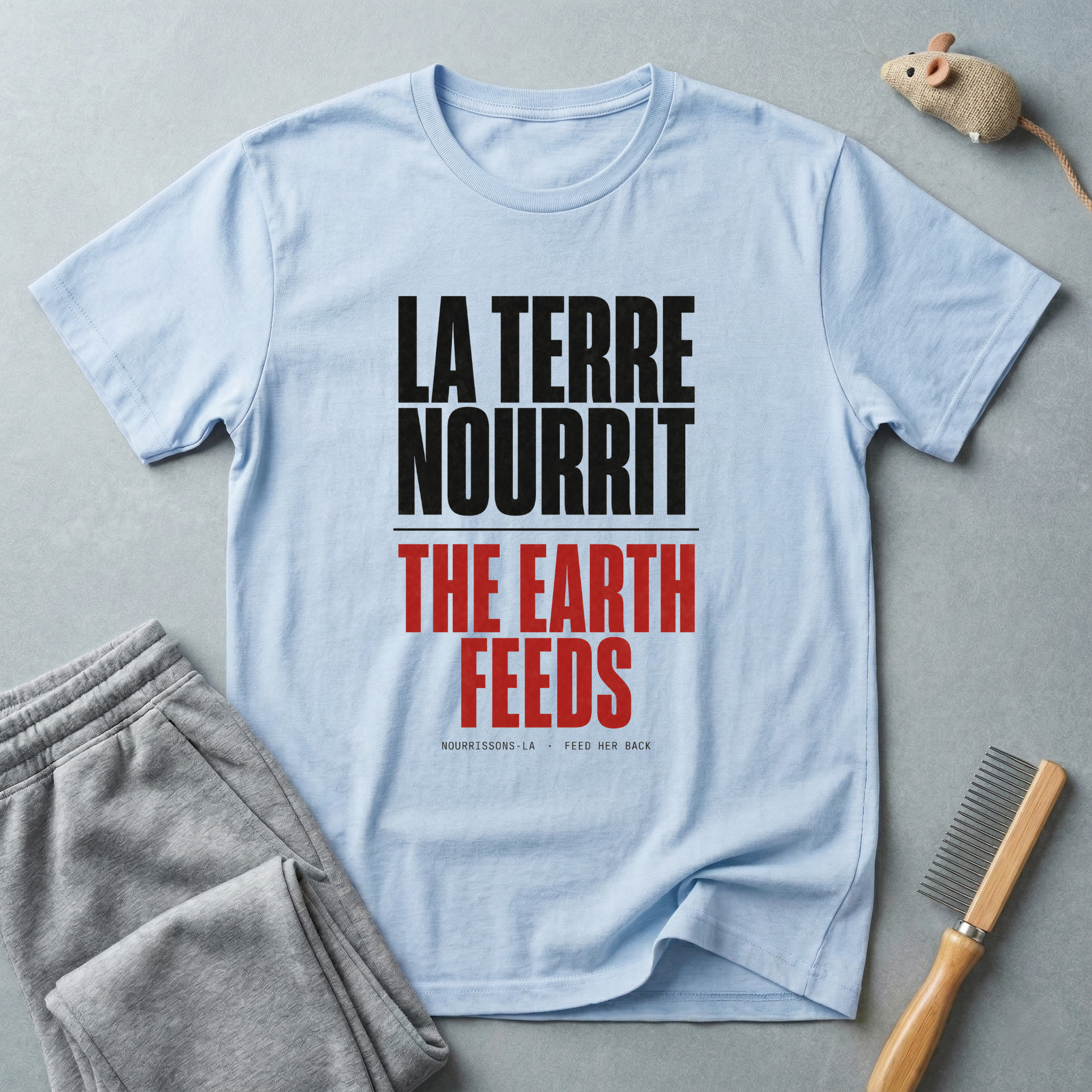La Terre Nourrit / The Earth Feeds T-Shirt