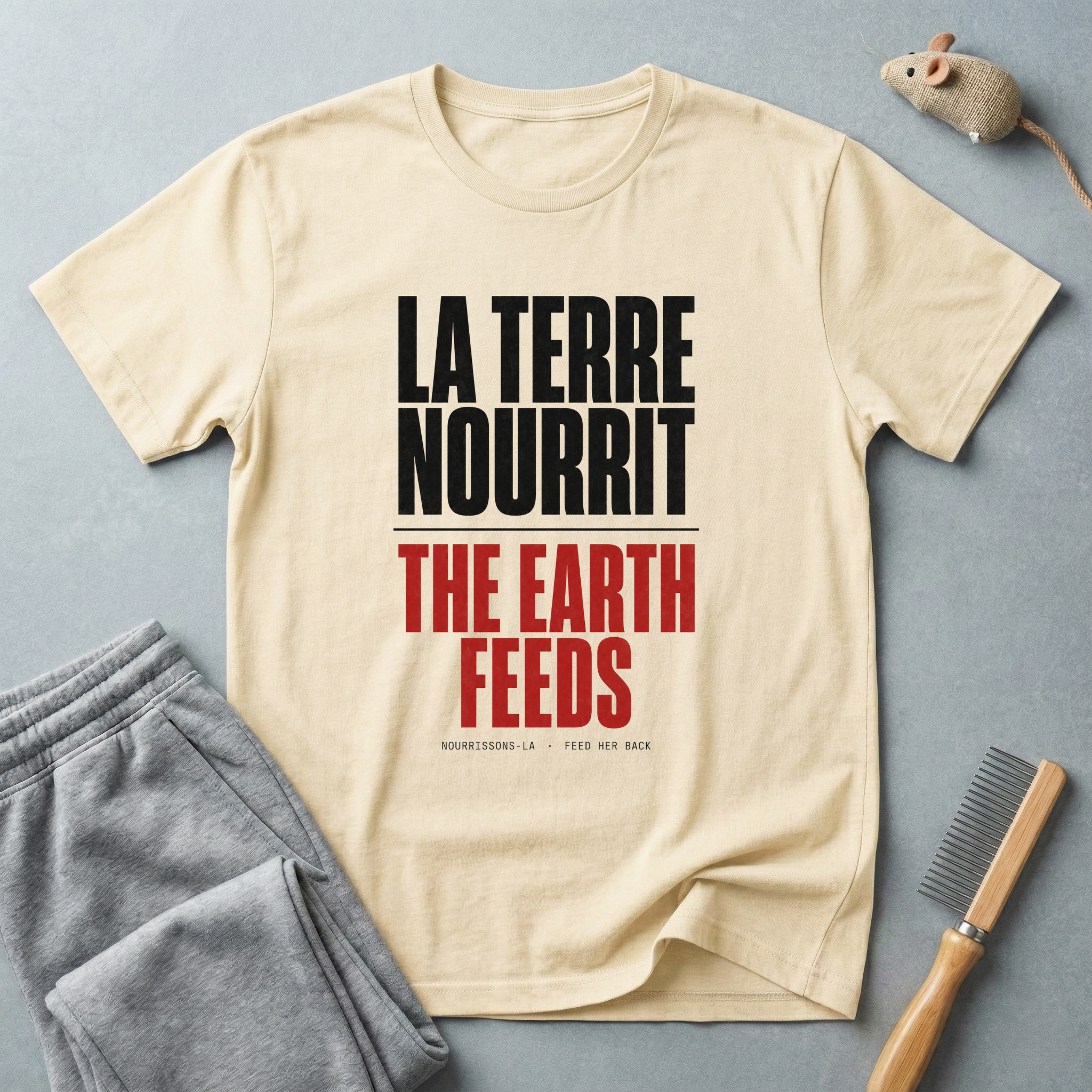La Terre Nourrit / The Earth Feeds T-Shirt
