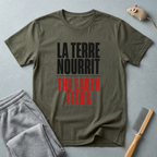 La Terre Nourrit / The Earth Feeds T-Shirt