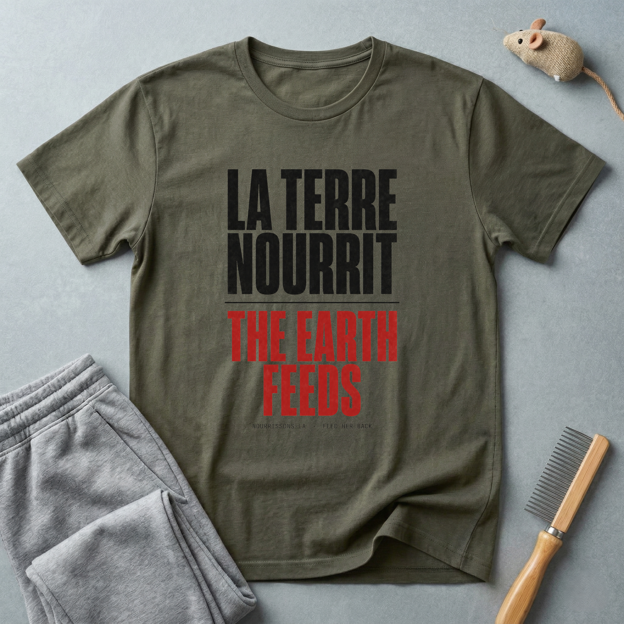 La Terre Nourrit / The Earth Feeds T-Shirt