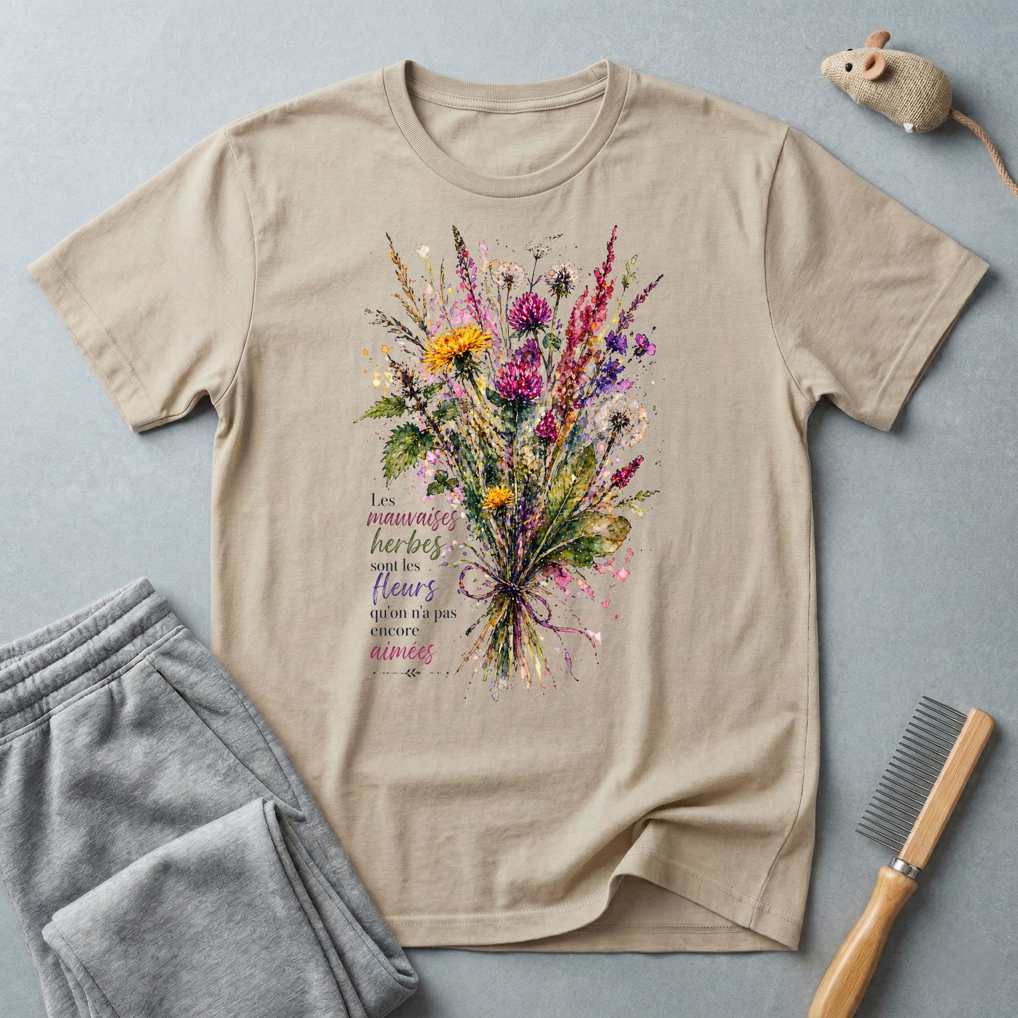T-shirt bouquet floral — «Les mauvaises herbes sont les fleurs qu'on a pas encore aimées»