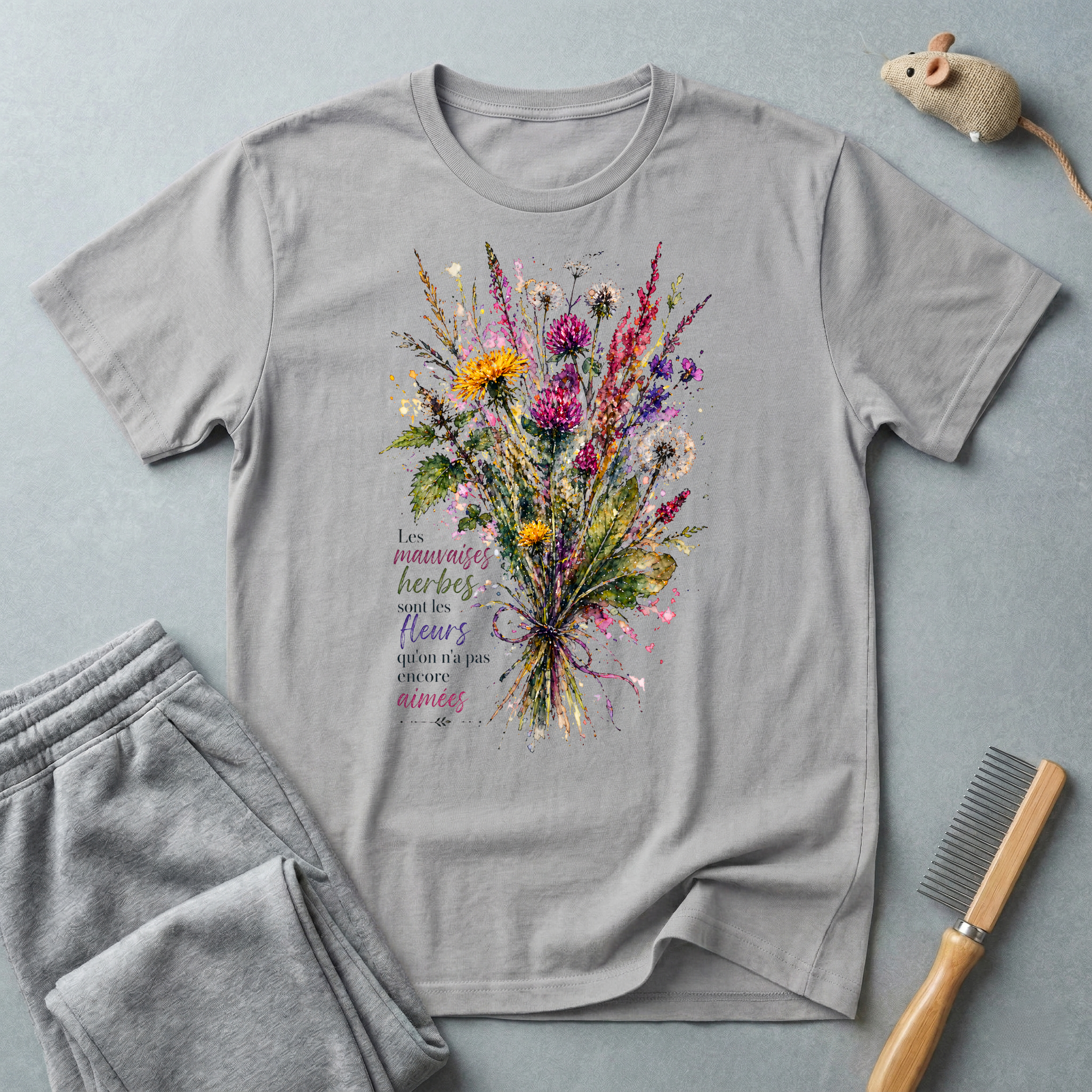 T-shirt bouquet floral — «Les mauvaises herbes sont les fleurs qu'on a pas encore aimées»
