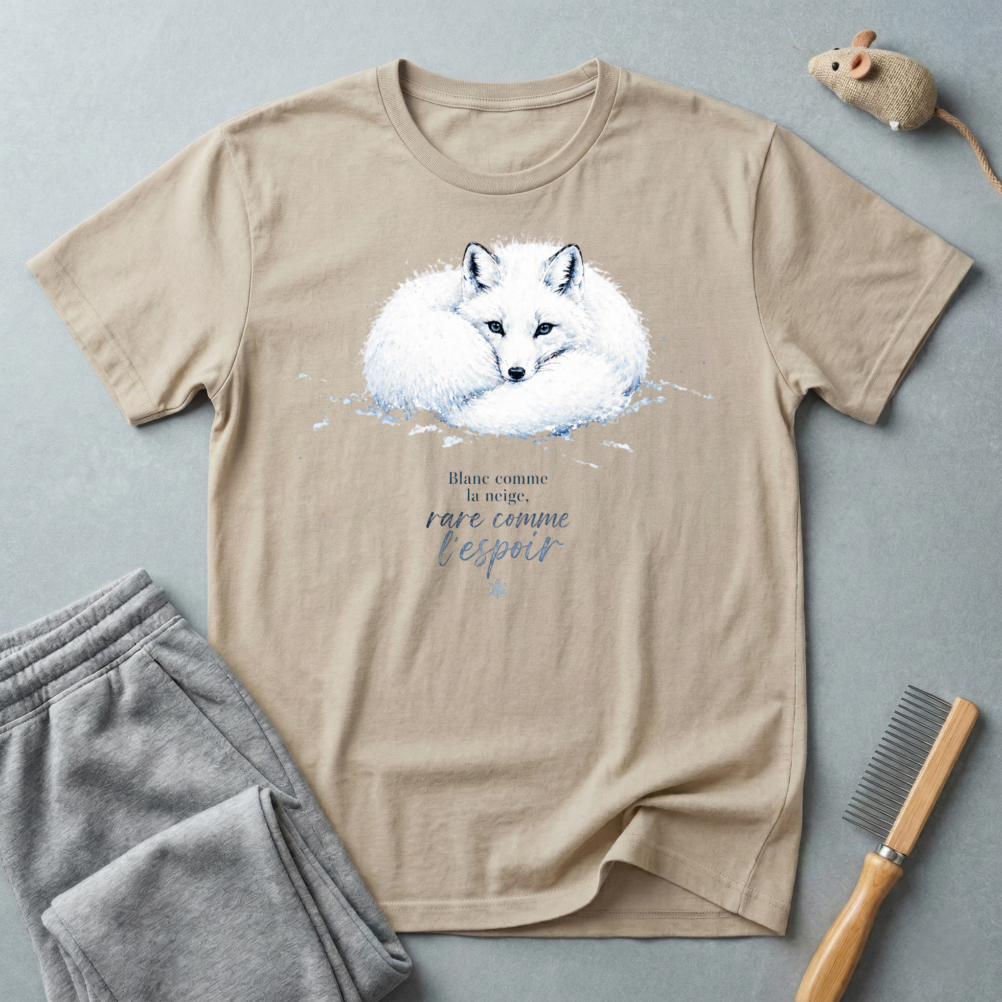 T-shirt illustration renard arctique — «Blanc comme la neige, rare comme l'espoir»