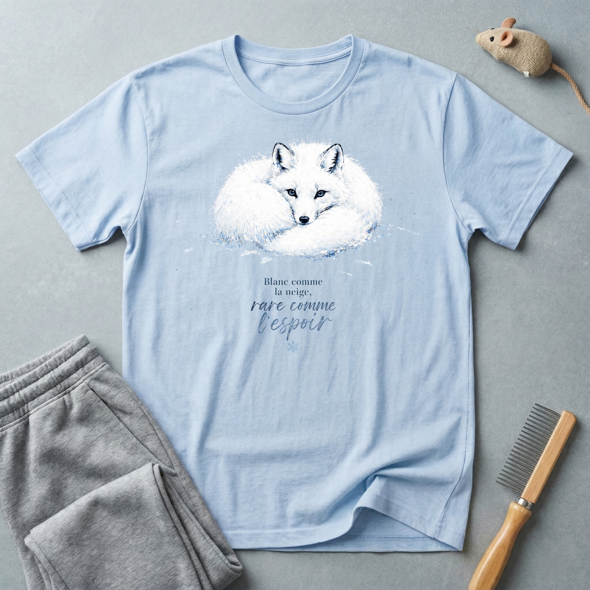 T-shirt illustration renard arctique — «Blanc comme la neige, rare comme l'espoir»