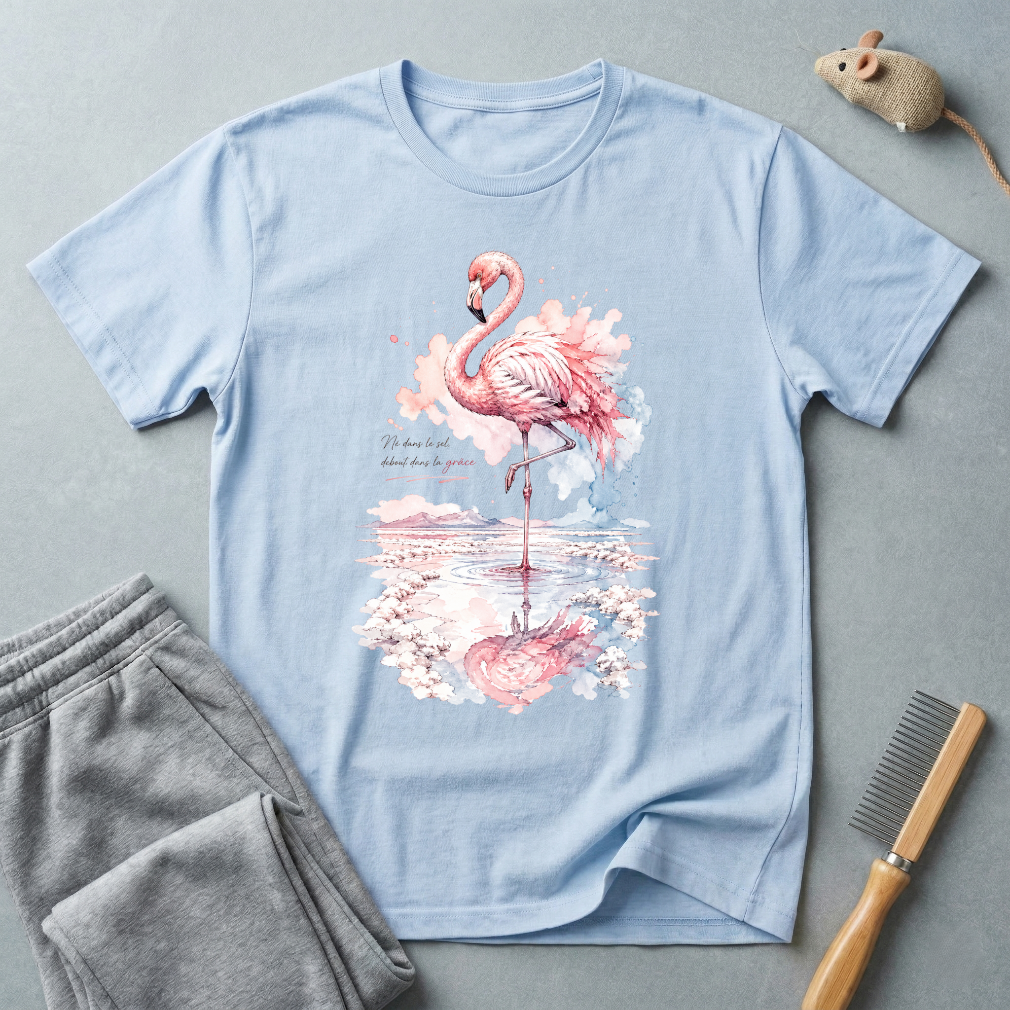 T-shirt flamant rose aquarelle floral — «Né dans le sel, debout dans la grâce»