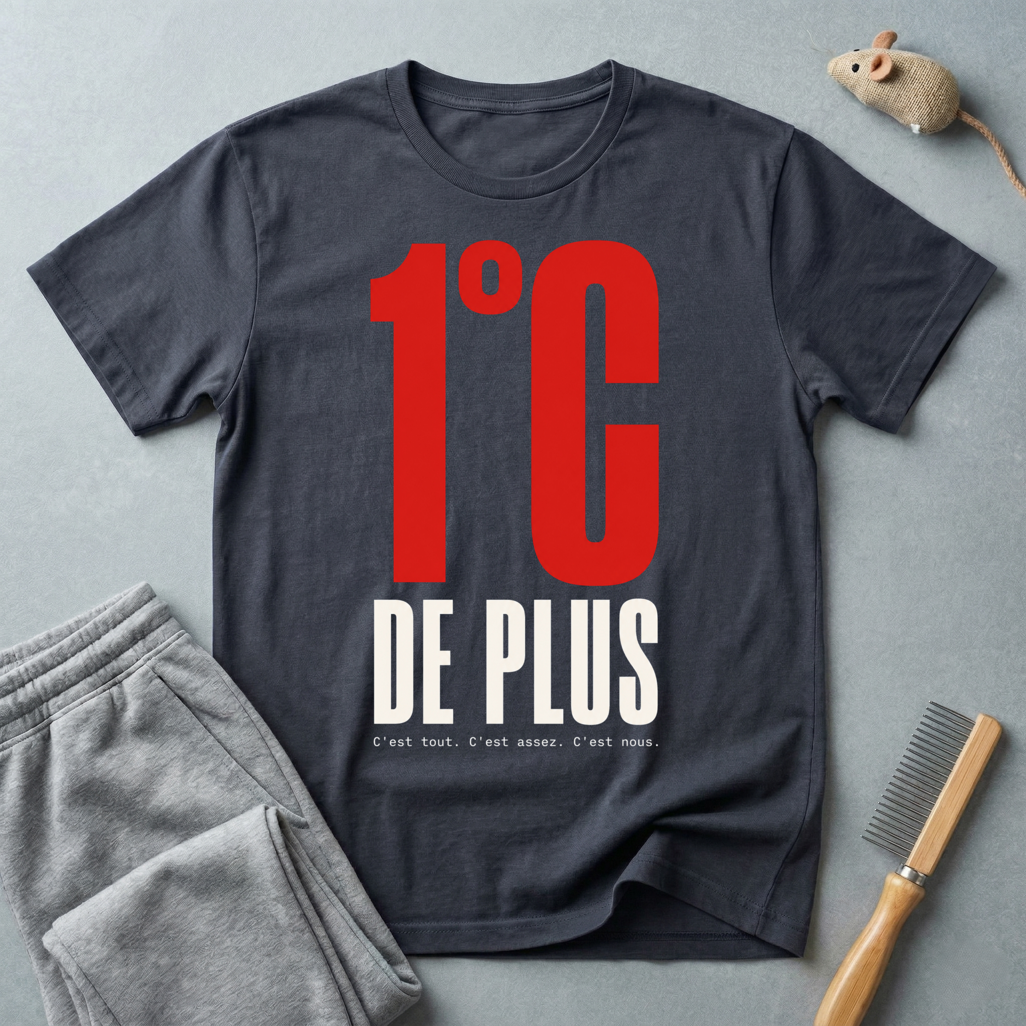 T-shirt — «1 °C de plus» t-shirt graphique (message climatique, typographie rouge audacieuse)