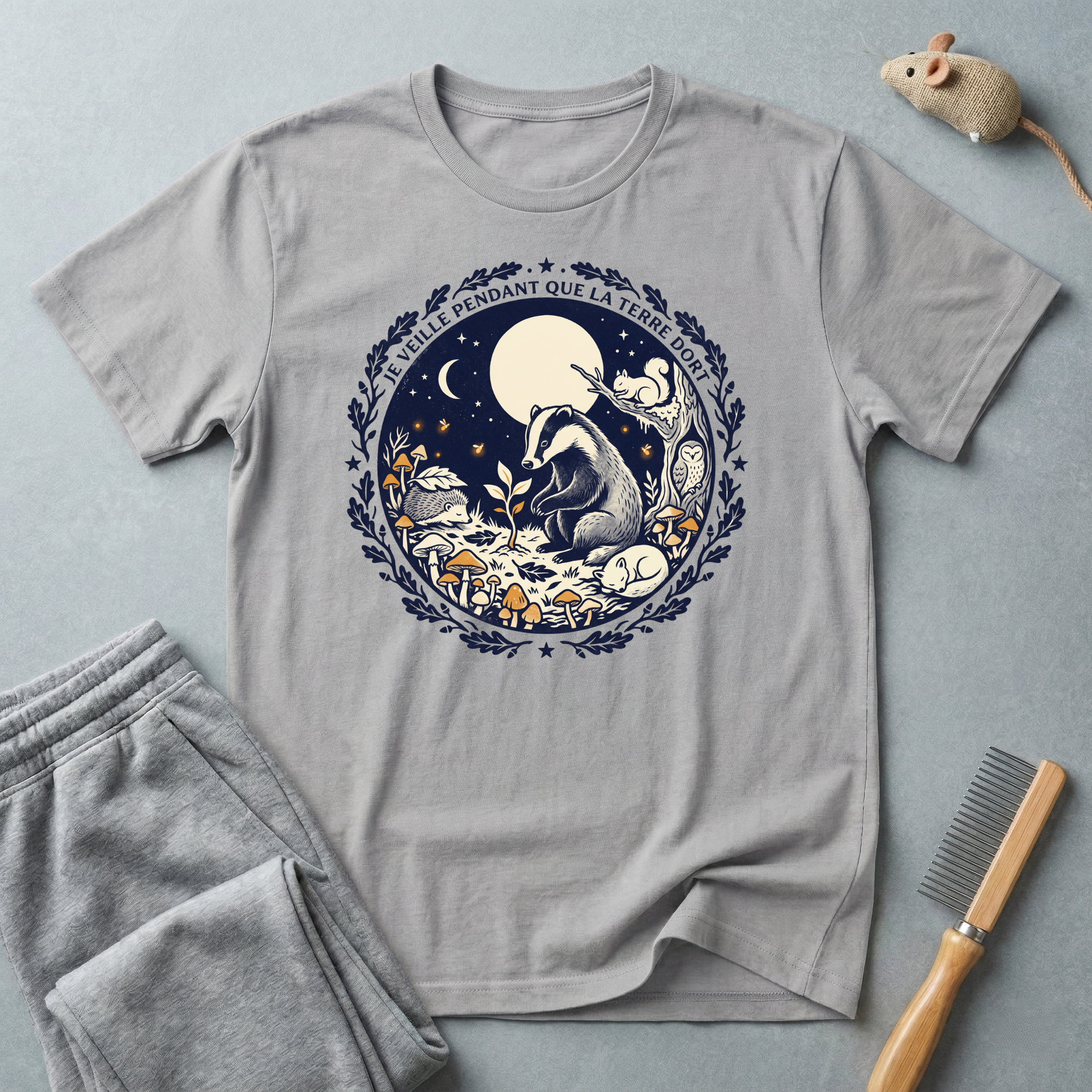 T-shirt blaireau au clair de lune — «La nuit appartient à ceux qui errent»