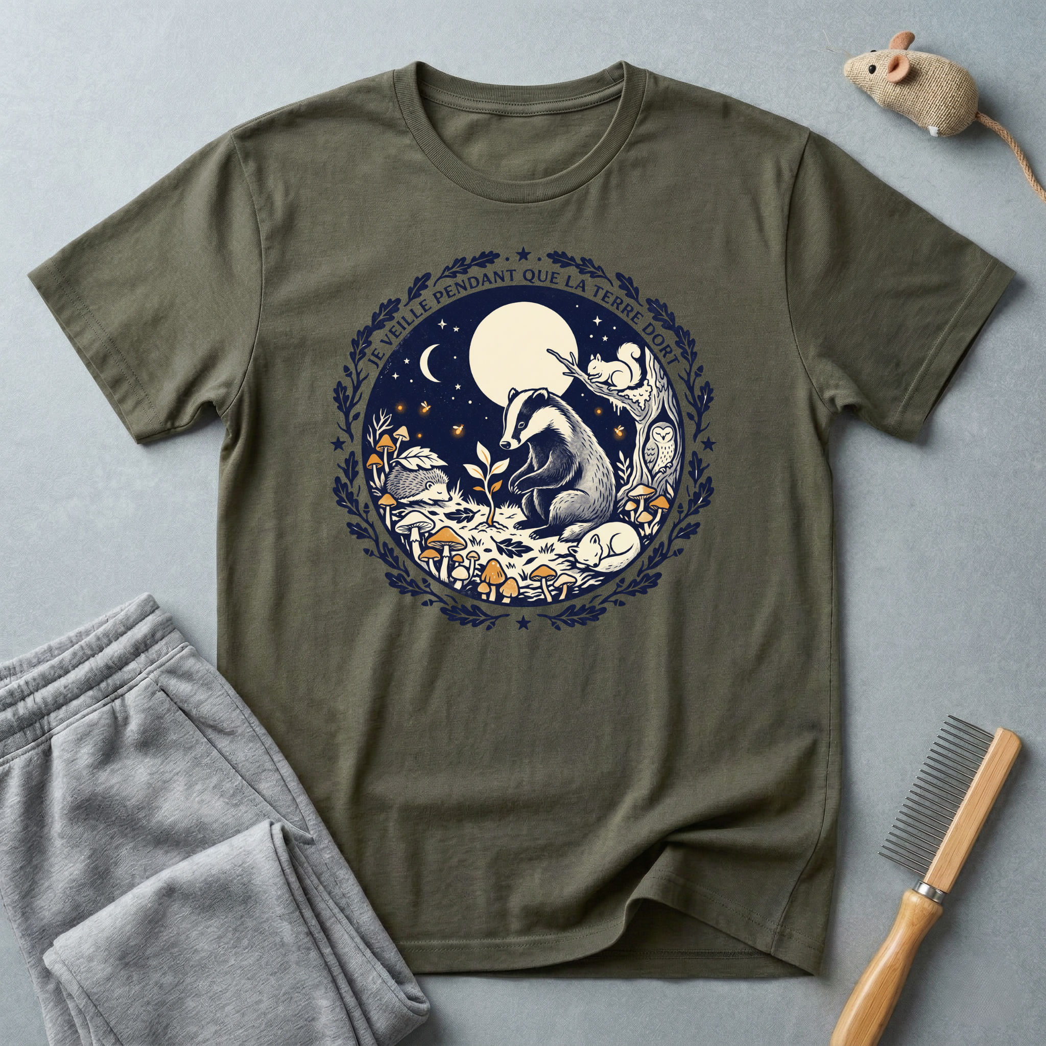 T-shirt blaireau au clair de lune — «La nuit appartient à ceux qui errent»