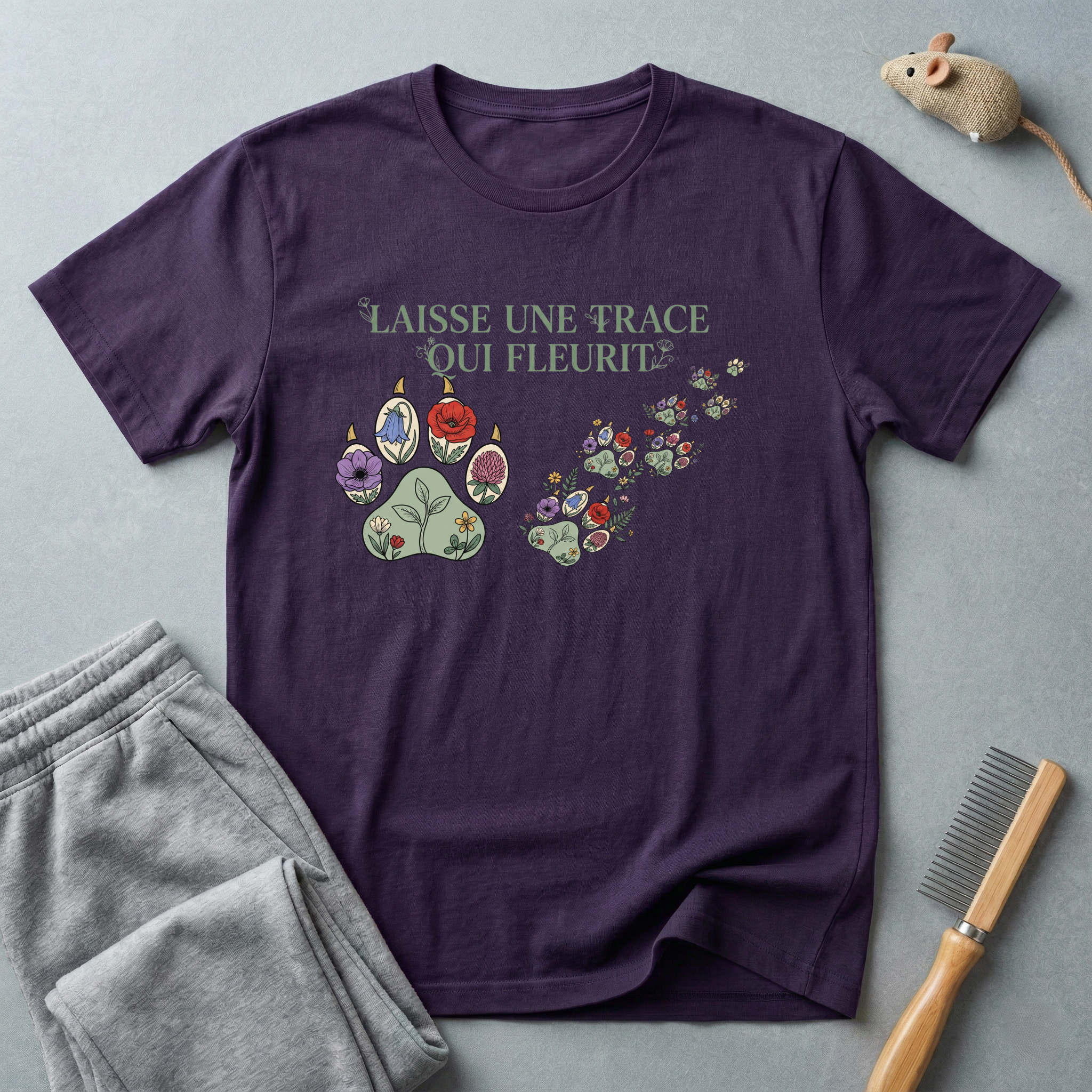 T-shirt empreinte de patte florale — «Laisse une trace qui fleurit»