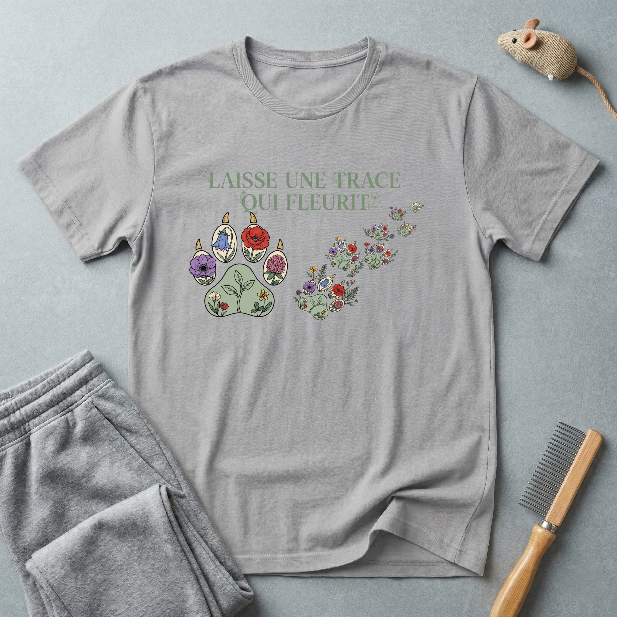 T-shirt empreinte de patte florale — «Laisse une trace qui fleurit»