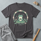 T-shirt grenouille en méditation — «Coasse moins, médite plus»