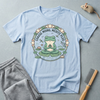T-shirt grenouille en méditation — «Coasse moins, médite plus»