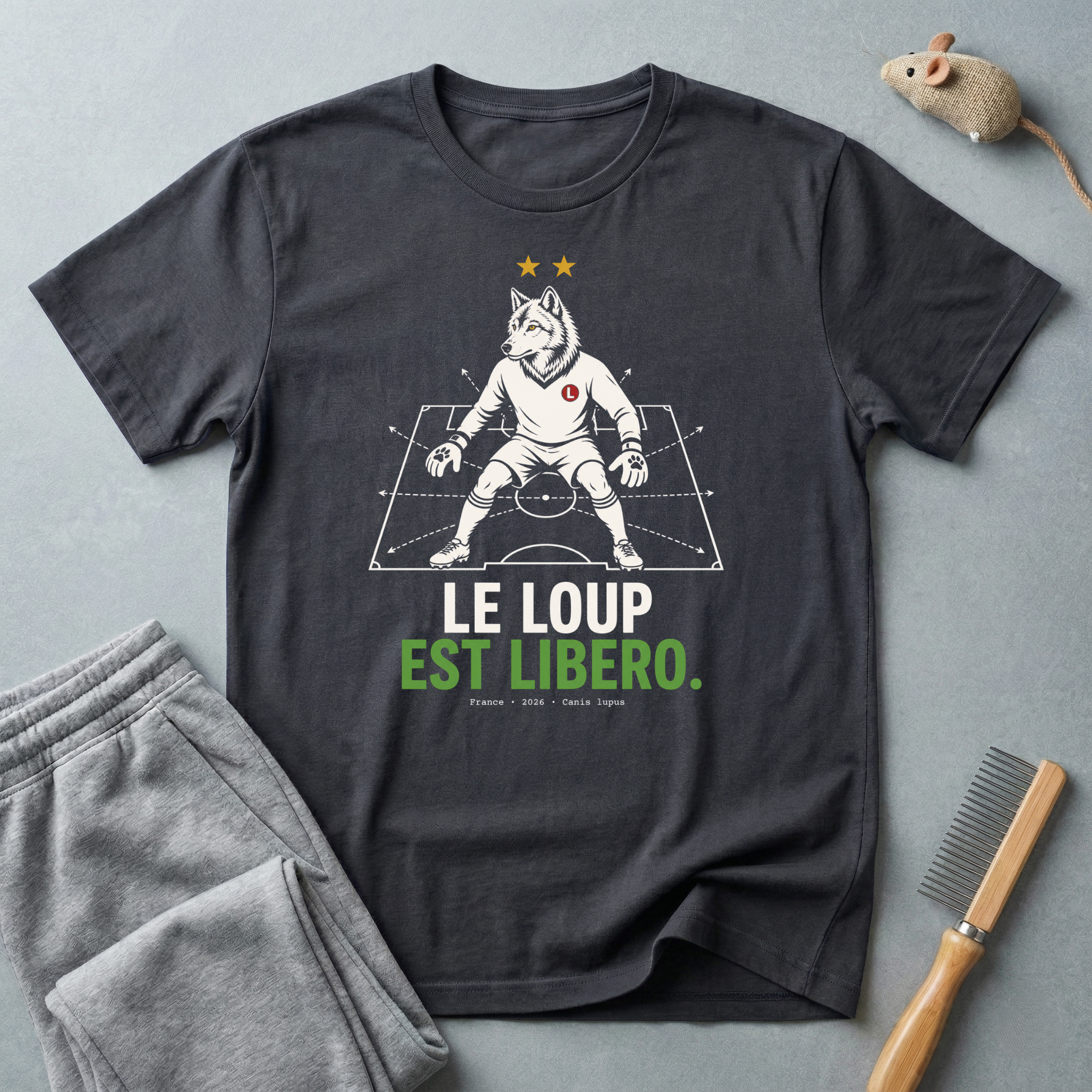 T-shirt graphique de loup de football — "Le Loup Est Libero"