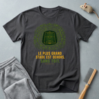 T-shirt — «Le plus grand stade est dehors» — t-shirt graphique terrain de football en forêt