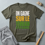T-shirt «On gagne sur le terrain et en dehors.»