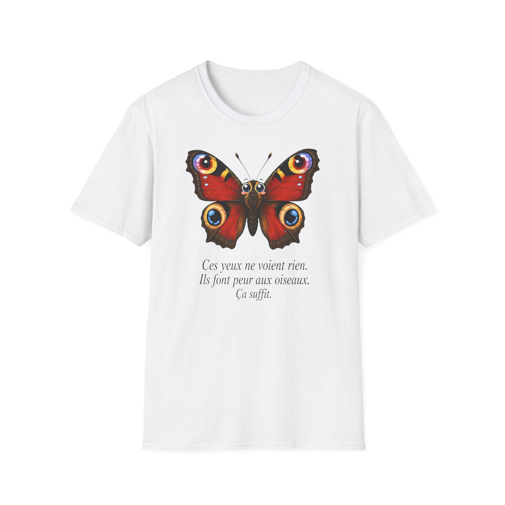 T-shirt illustré avec un papillon — « Ces yeux ne voient rien. Ils font voir ce qu’on soupçonne. Ça suffit. »