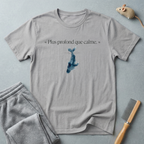 T-shirt baleine «Plus profond que calme» — T-shirt graphique océan