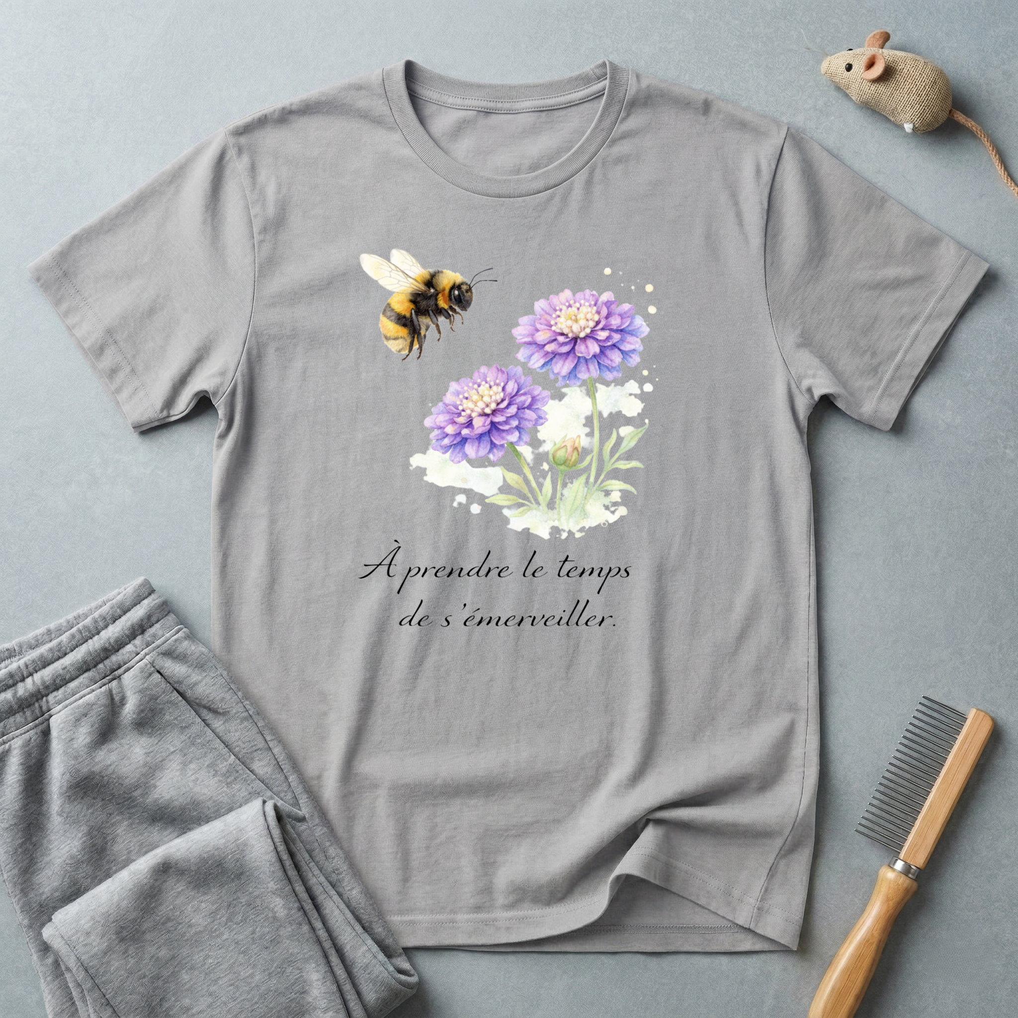 T-shirt abeille florale — "À prendre le temps de s’émerveiller"