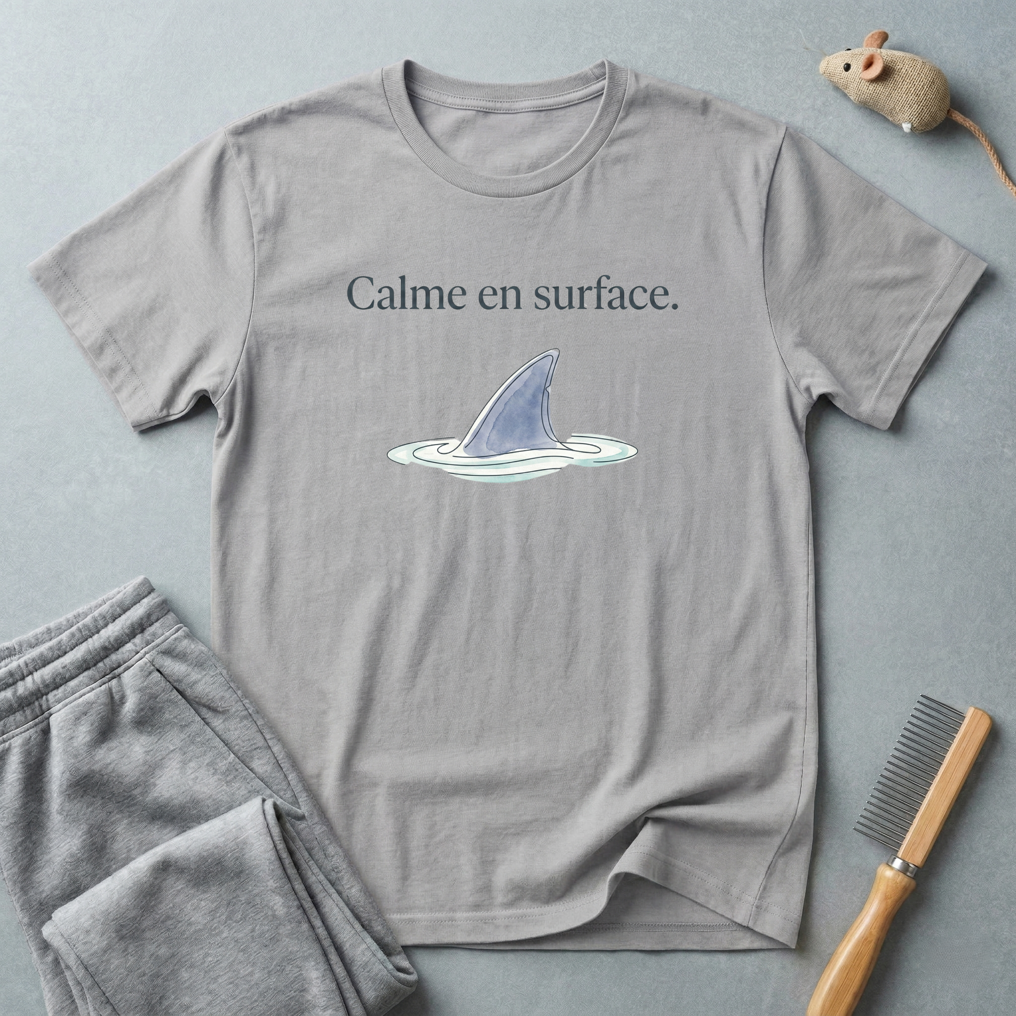 T-shirt Aileron de requin «Calme en surface»