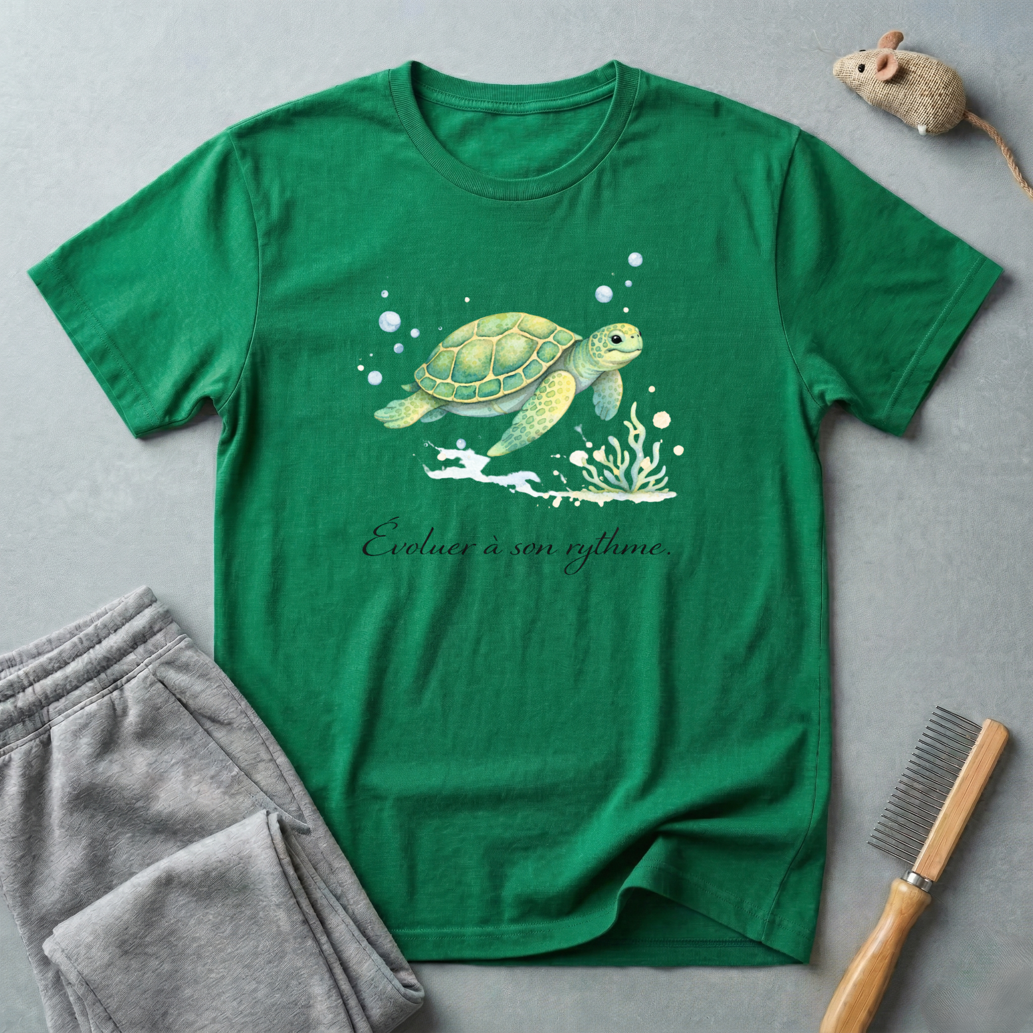 T-shirt aquarelle Tortue marine — T-shirt océan «Évoluer à son rythme.»