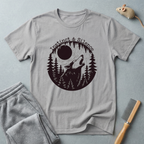 T-shirt loup hurlant — T-shirt graphique forêt et lune «Instinct & Science»
