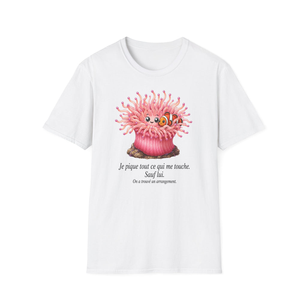 T-shirt créature mignonne Anémone de mer — « Je pique tout ce qui me touche. Sauf lui. »